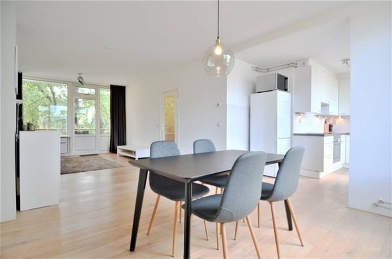 Licht appartement met twee balkons in Buitenveldert - Afbeelding 13