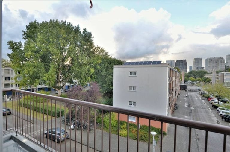 Licht appartement met twee balkons in Buitenveldert - Afbeelding 16