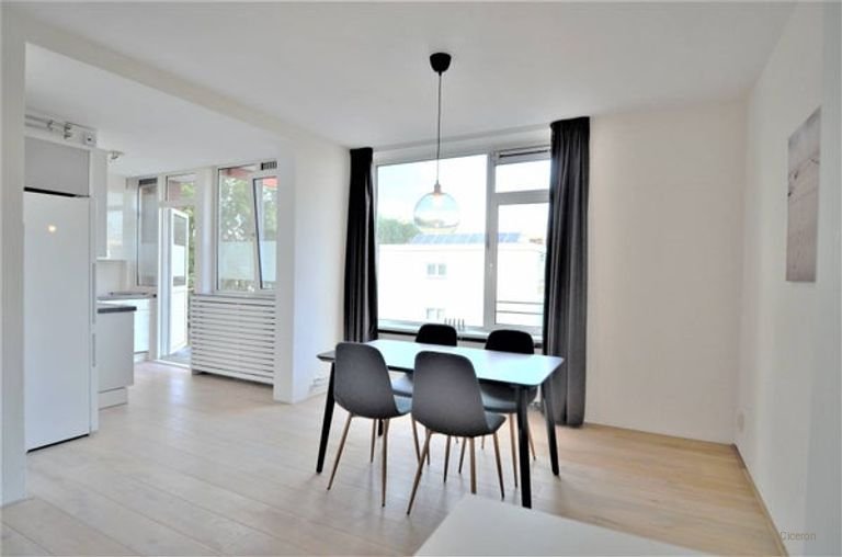 Licht appartement met twee balkons in Buitenveldert - Afbeelding 11