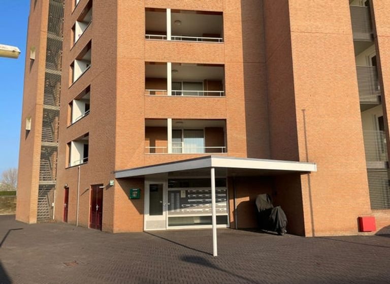 Gerenoveerd appartement met Maas-uitzicht - Afbeelding 2