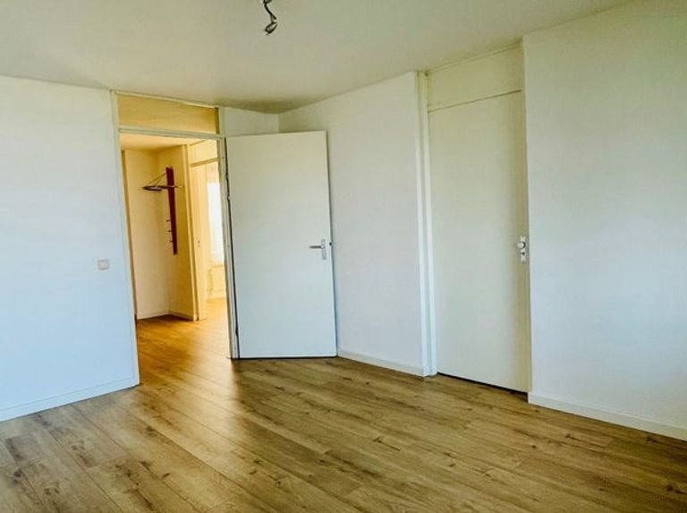 Gerenoveerd appartement met Maas-uitzicht - Afbeelding 13
