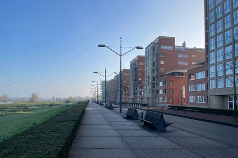 Gerenoveerd appartement met Maas-uitzicht - Afbeelding 21