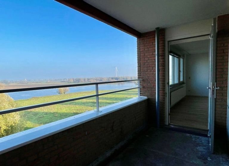 Gerenoveerd appartement met Maas-uitzicht - Afbeelding 9