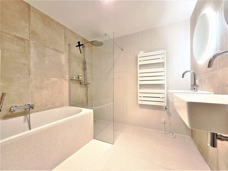 Riant appartement (101 m²) met lift - Afbeelding 25