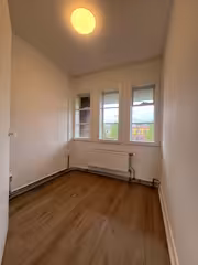 Kamer met aparte slaapkamer en balkon