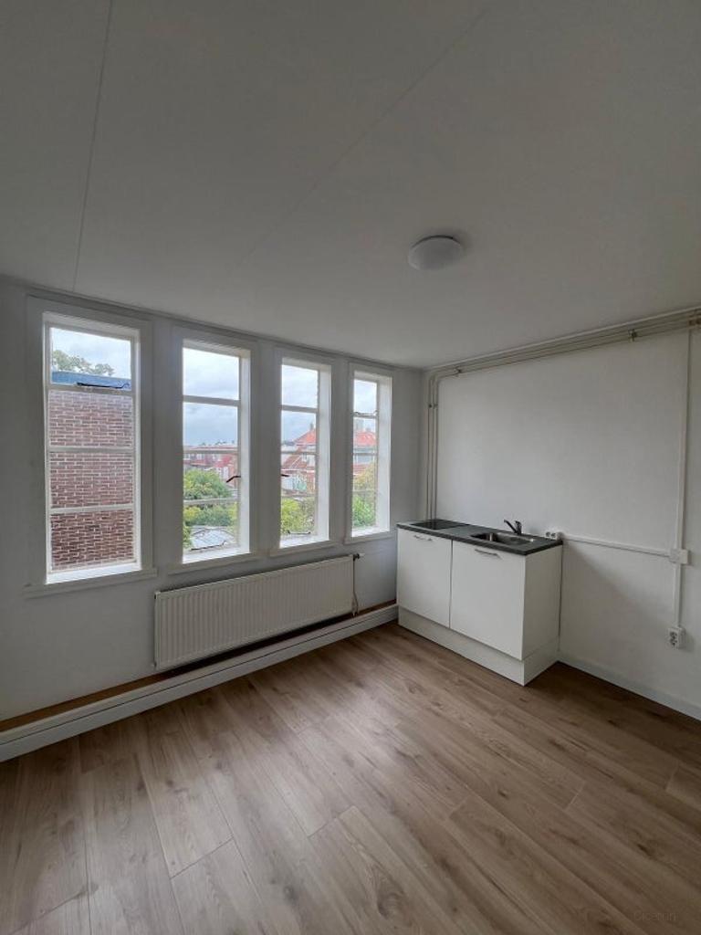 Kamer met aparte slaapkamer en balkon - Afbeelding 2