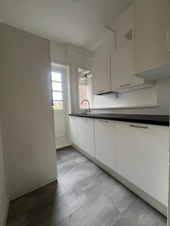 Kamer met aparte slaapkamer en balkon - Afbeelding 5
