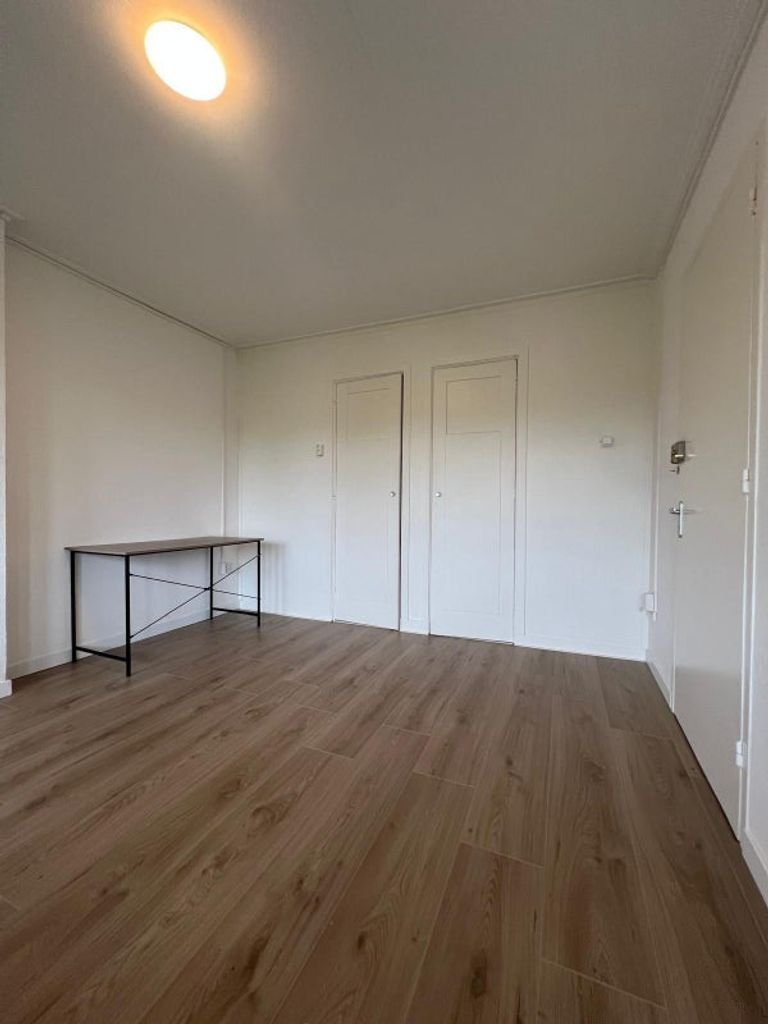 Kamer met balkon aan Bernoulliplein - Afbeelding 2