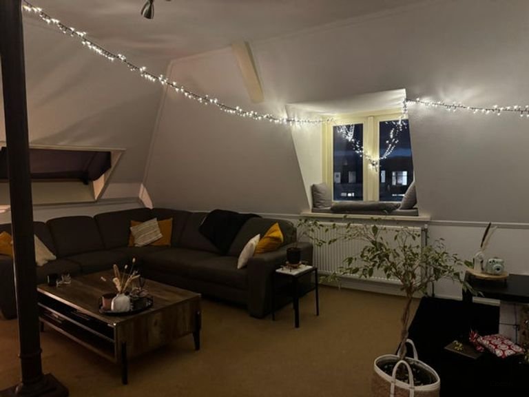 Spacious apartment in a monumental building - Image 3