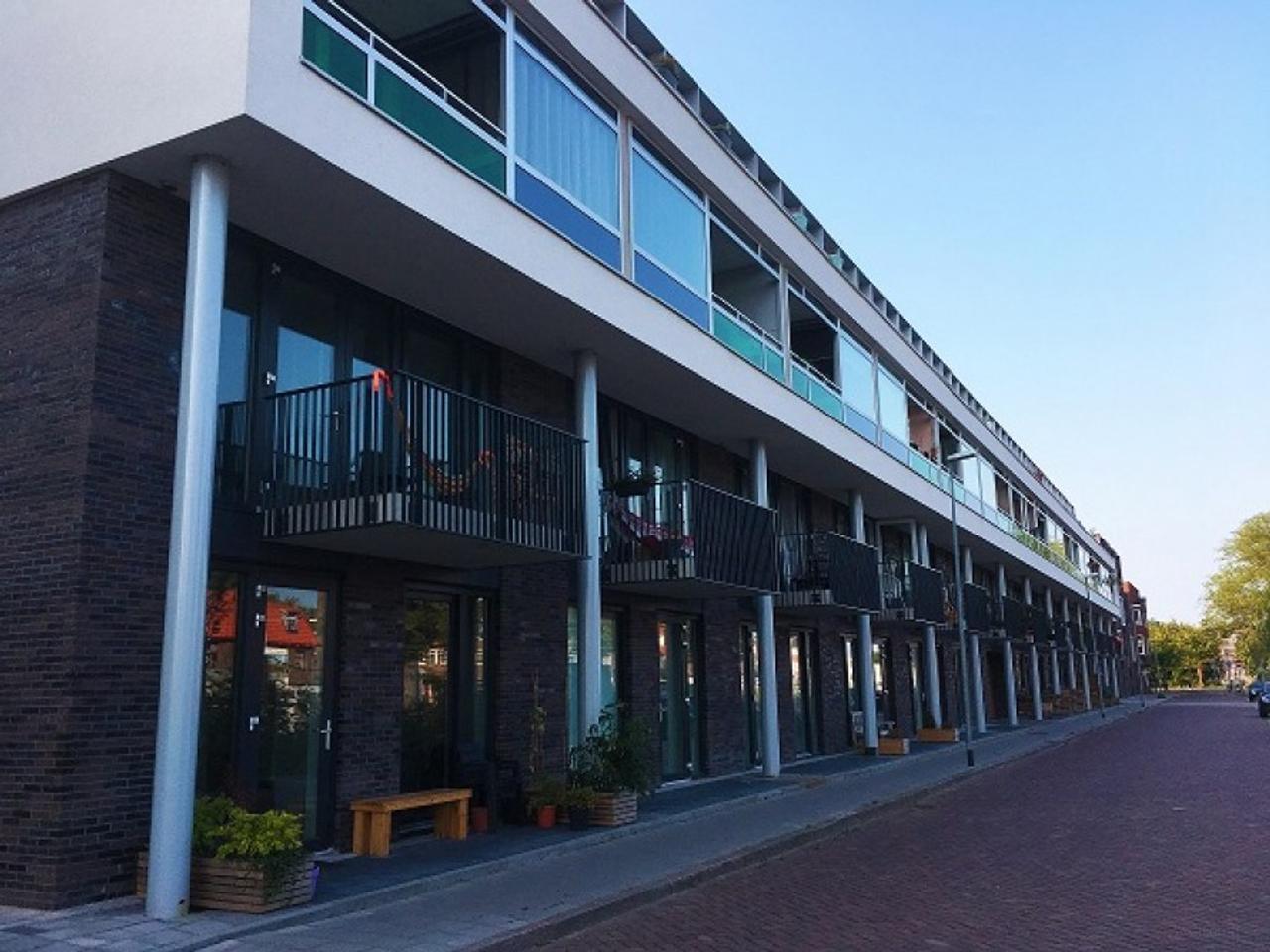 Licht 2-kamerappartement met balkon - Afbeelding 1