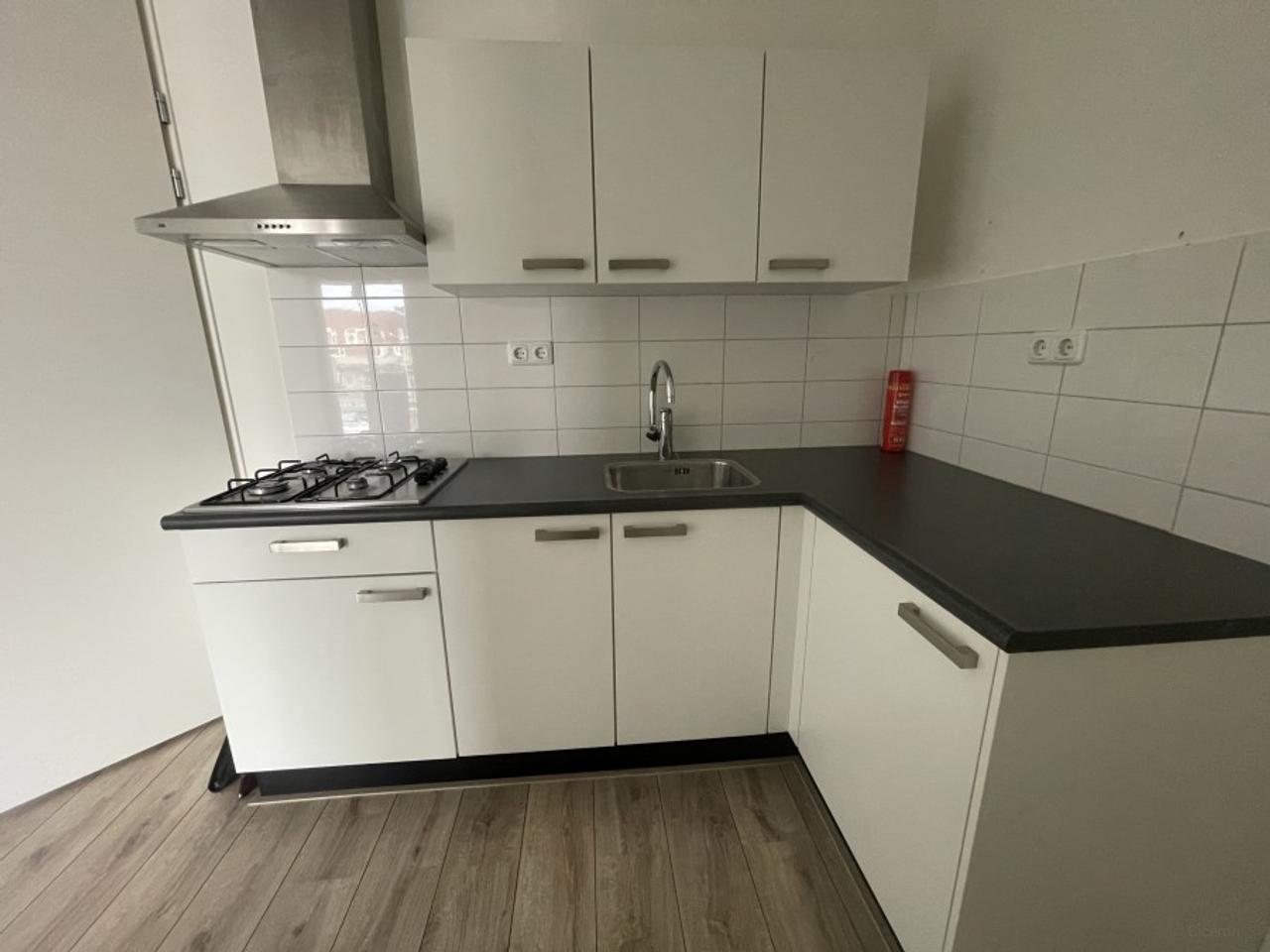 Licht 2-kamerappartement met balkon - Afbeelding 2