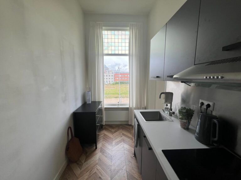 Gas-free living with private parking space - Image 7