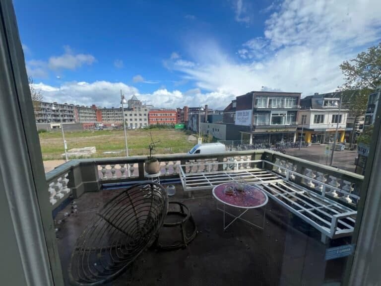 Gas-free living with private parking space - Image 4