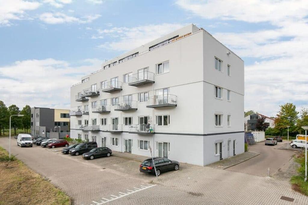 Ground floor apartment with terrace - Image 2