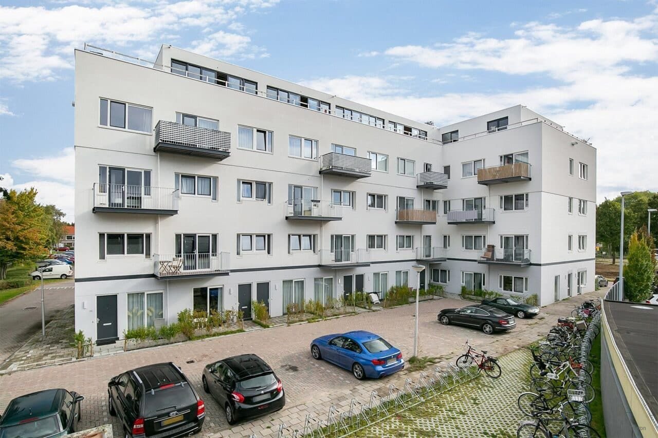 Apartment (50m²) with private balcony - Image 1