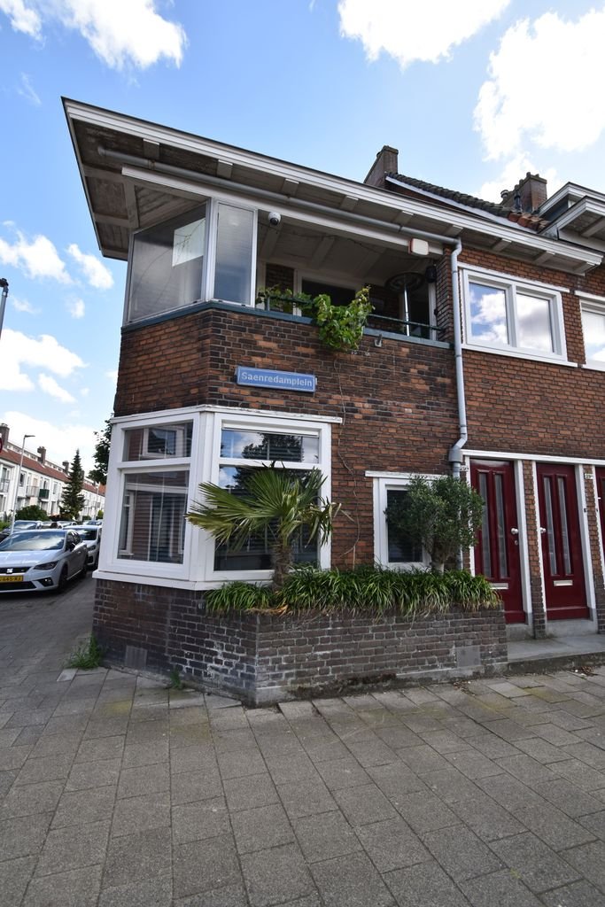 Benedenwoning met tuin aan het plein - Afbeelding 1