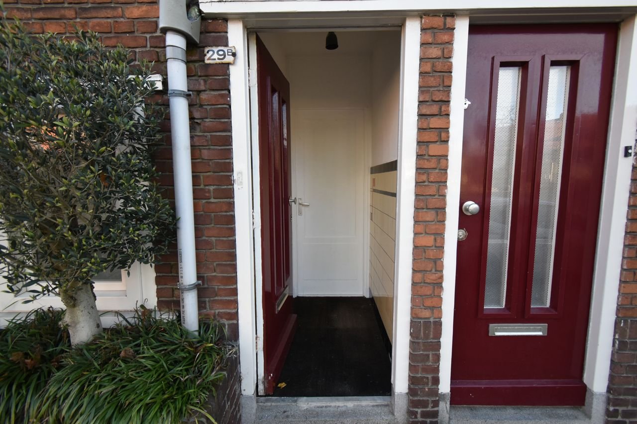 Benedenwoning met tuin aan het plein - Afbeelding 2