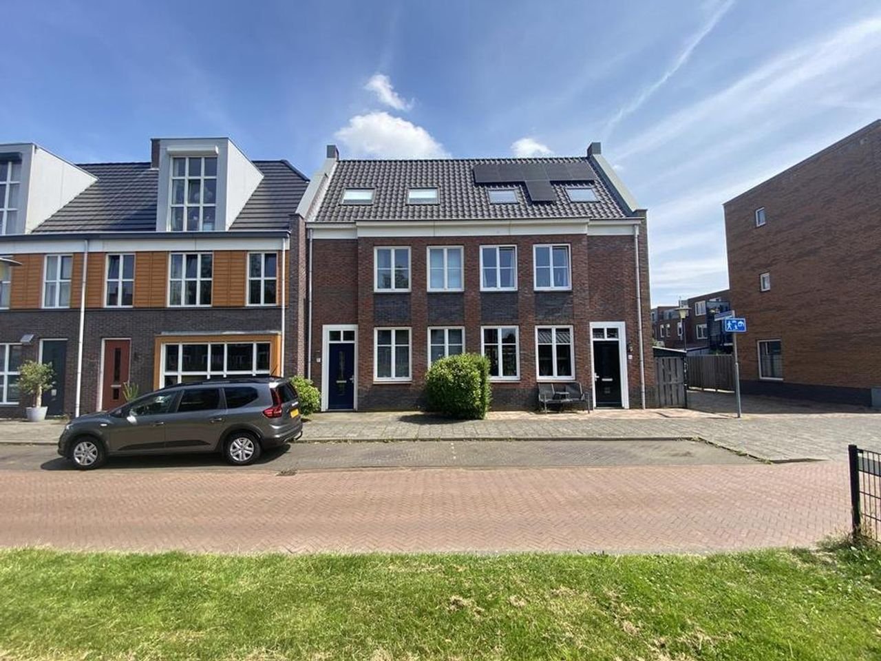 Spacious family home in Nieuw-Oosteinde - Image 1