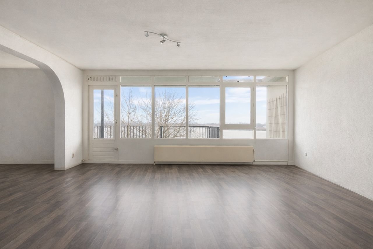 Licht appartement met uitzicht op 't IJ - Afbeelding 2