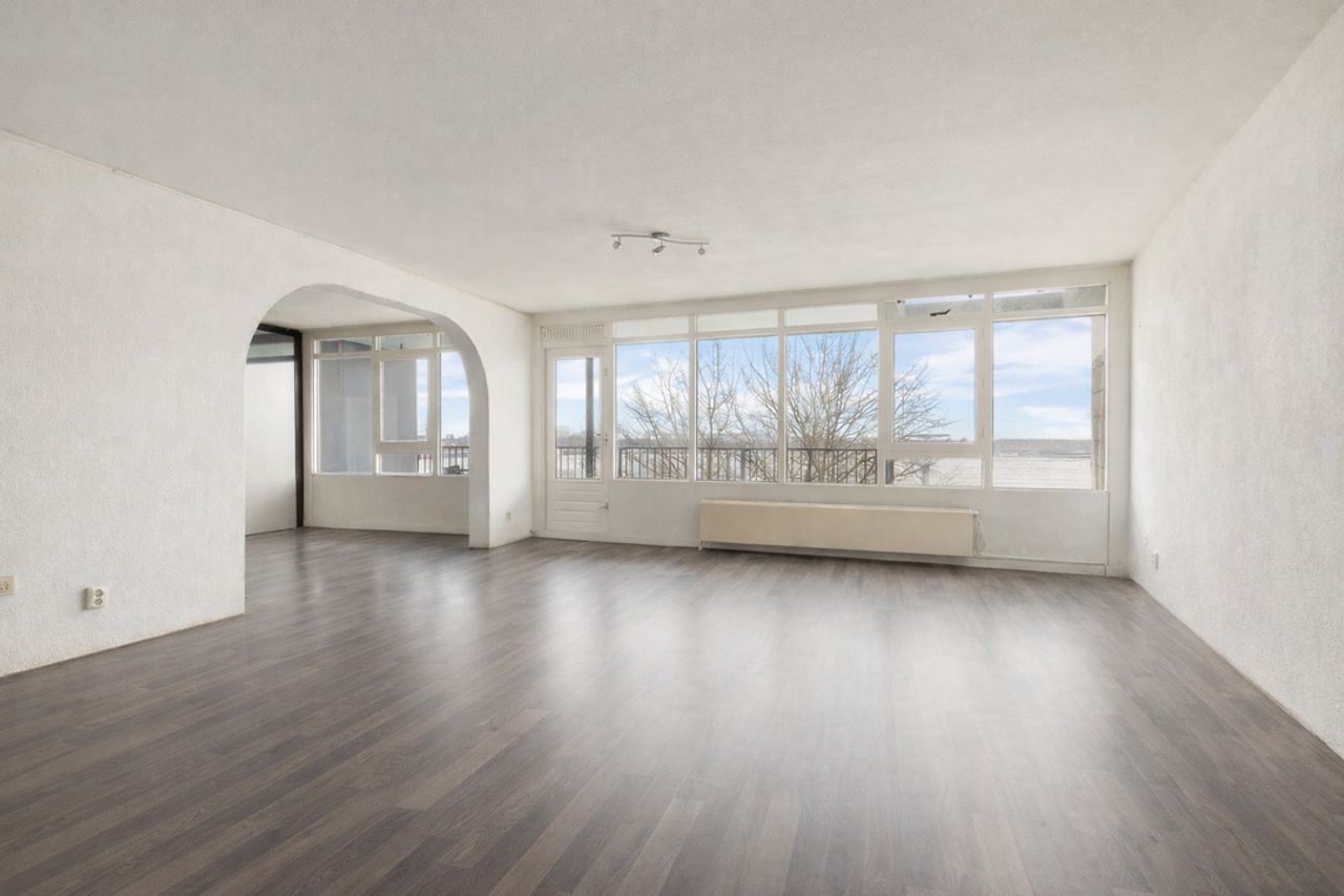 Licht appartement met uitzicht op 't IJ - Afbeelding 3