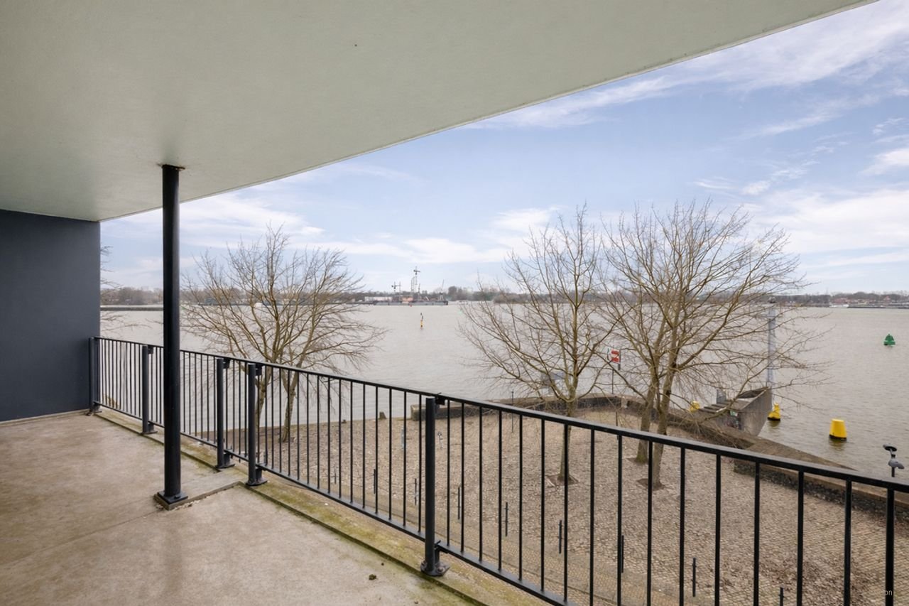 Licht appartement met uitzicht op 't IJ - Afbeelding 12