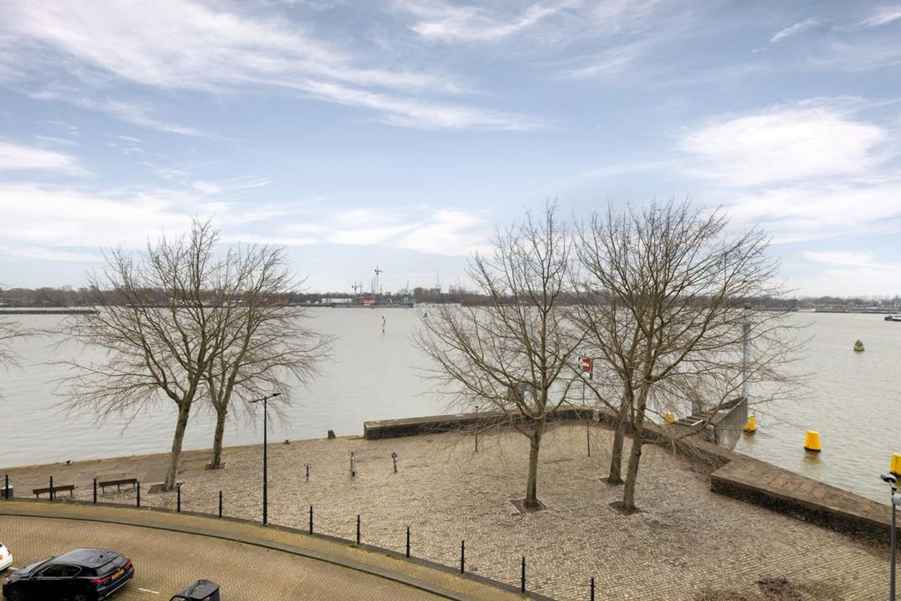 Licht appartement met uitzicht op 't IJ - Afbeelding 14