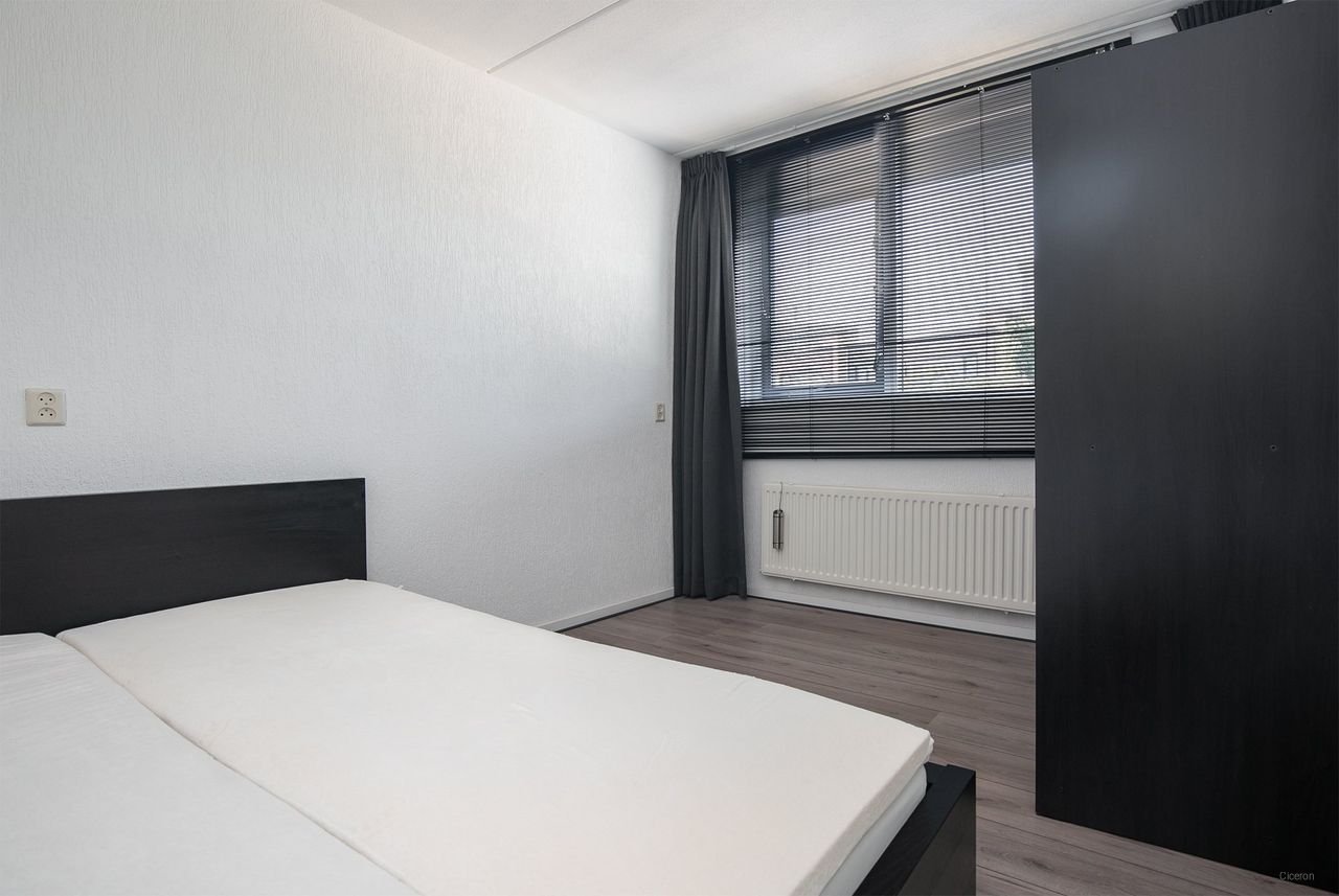 Furnished house with sunny garden - Image 1