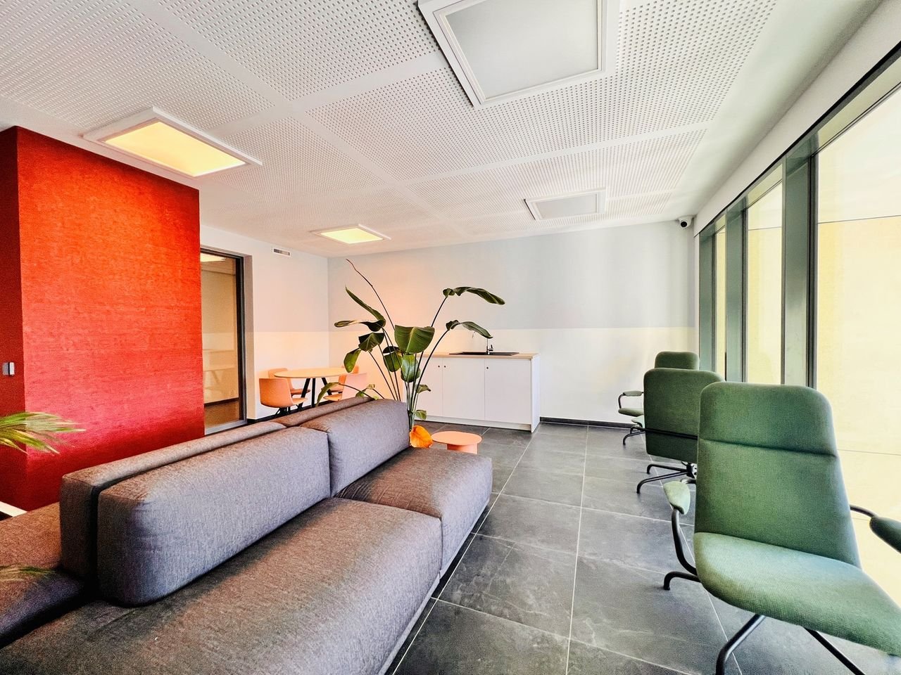 Modern studio in the GO070 complex - Image 21