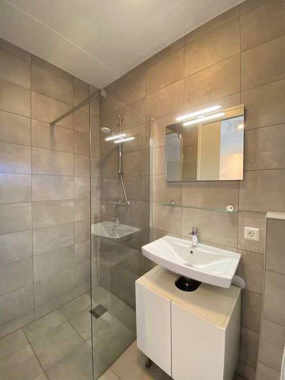 Modern studio in the GO070 complex - Image 11