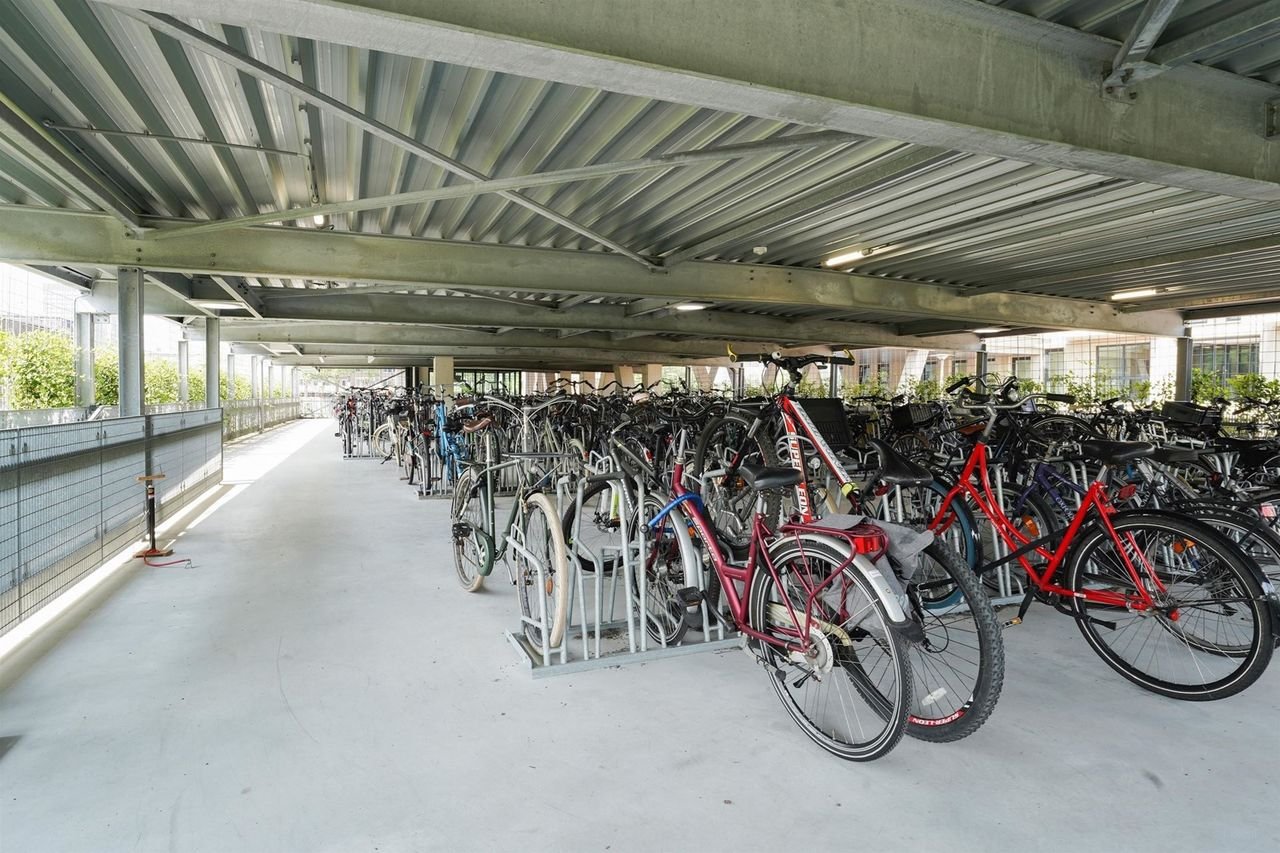 Modern studio in the GO070 complex - Image 18