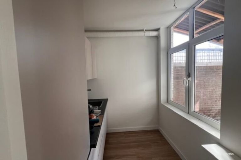 14 m² room with private shower in Korvel - Image 3