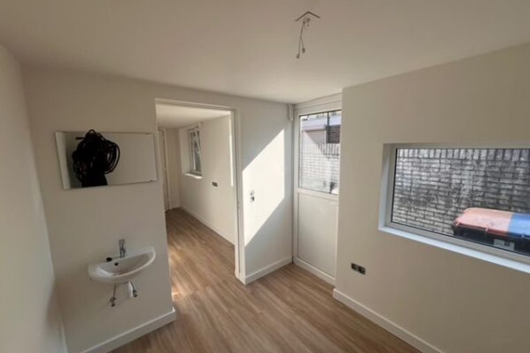 14 m² room with private shower in Korvel - Image 9