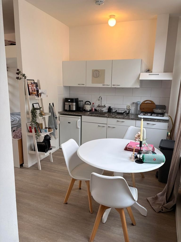 Kamer met eigen keuken in monumentaal pand - Afbeelding 2