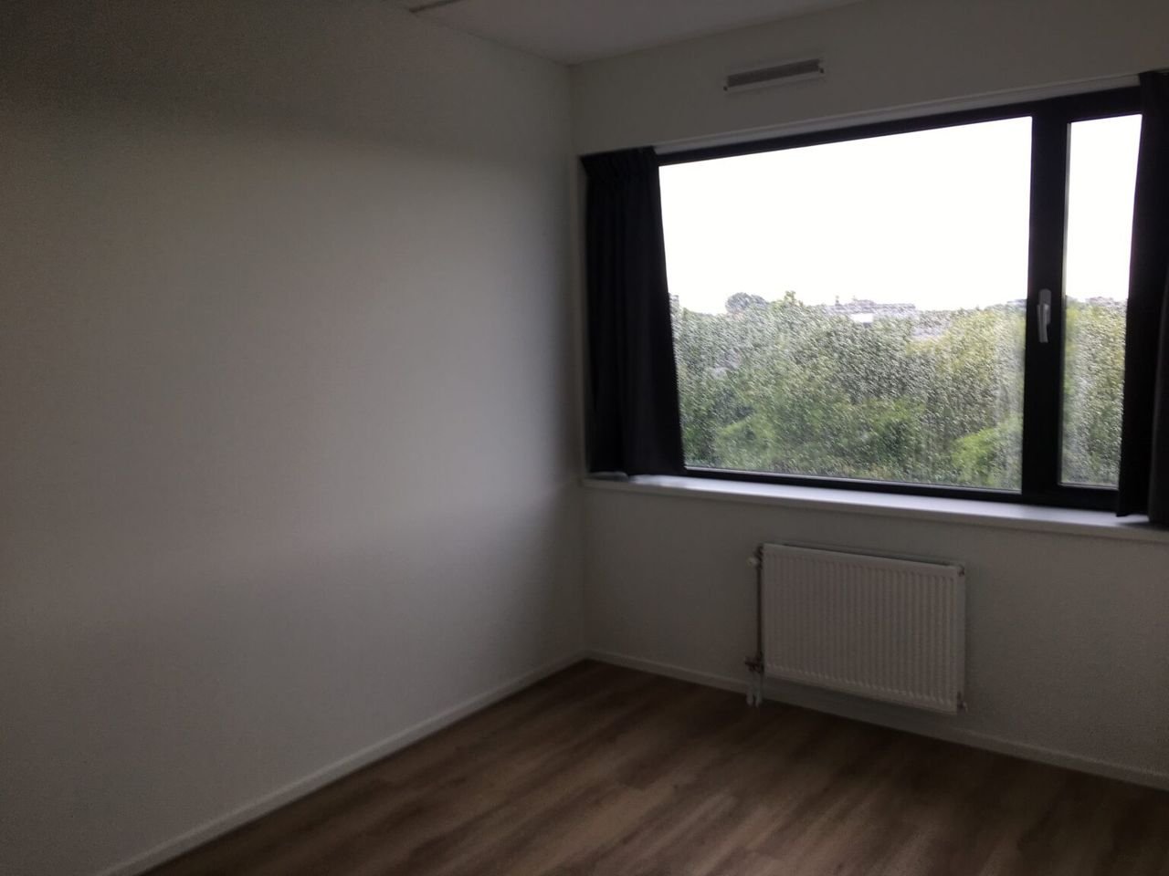 Bright apartment with balcony in De Leyens - Image 8