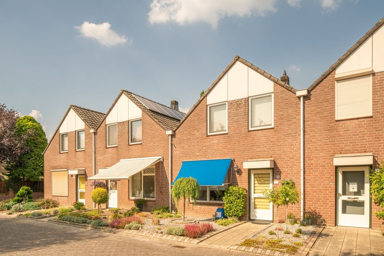 Hoekwoning in Helden met garage en oprit - Afbeelding 1