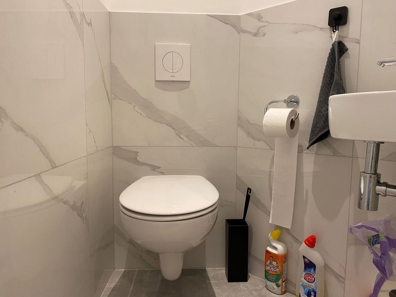 Sleek 1-bedroom apartment for students - Image 6