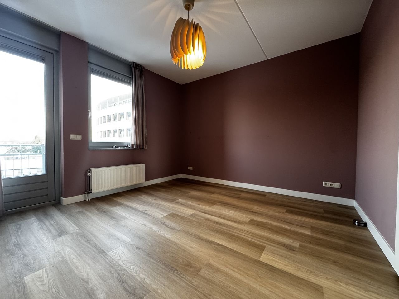 Modern corner apartment with private parking space - Image 2