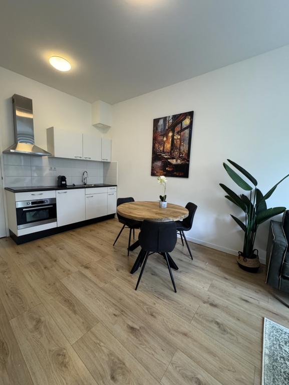 Furnished short-stay home on Middellandplein - Image 8