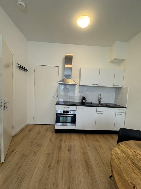 Furnished short-stay home on Middellandplein - Image 9