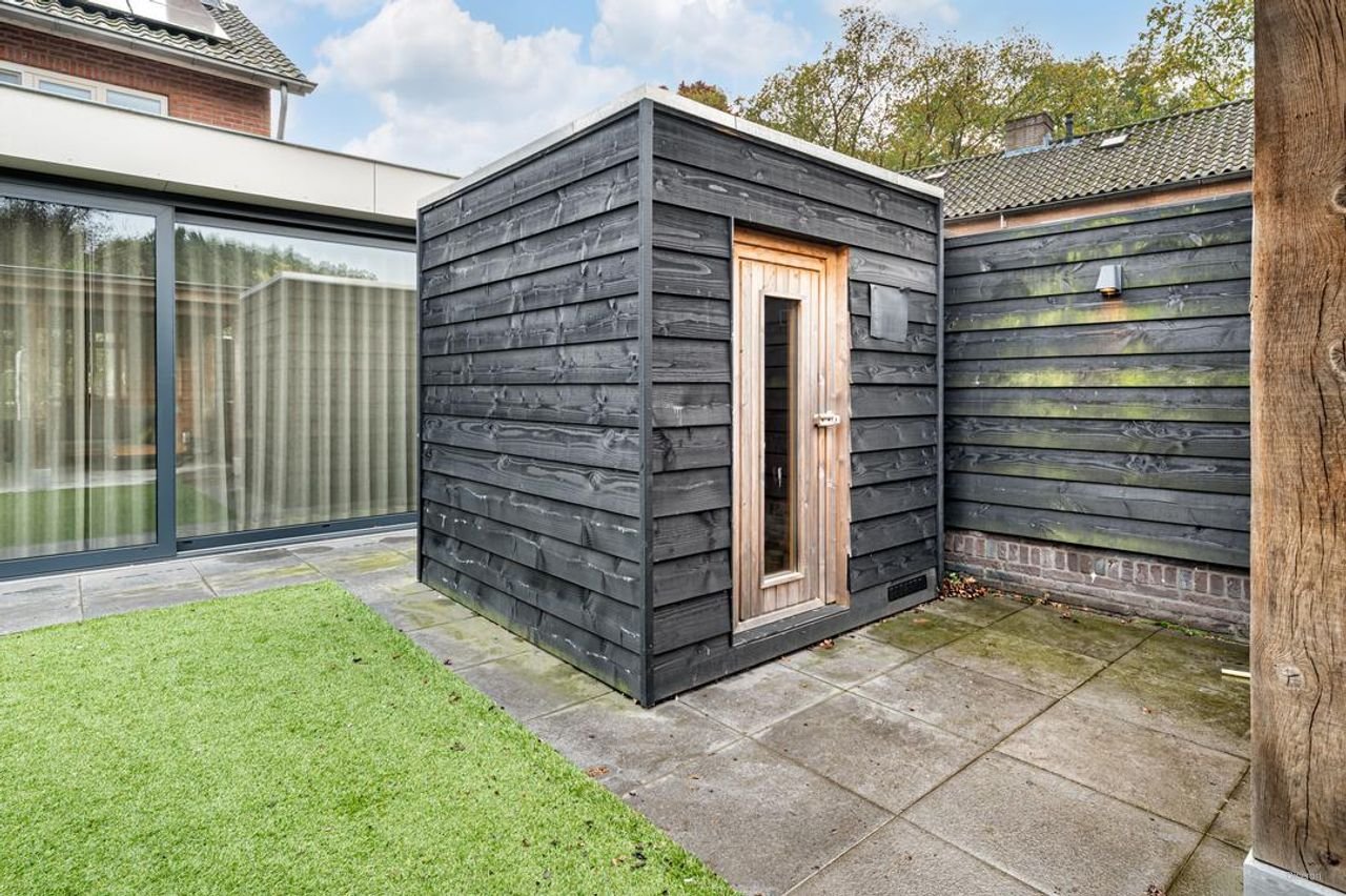 Luxe woning met sauna en buitenbar - Afbeelding 28