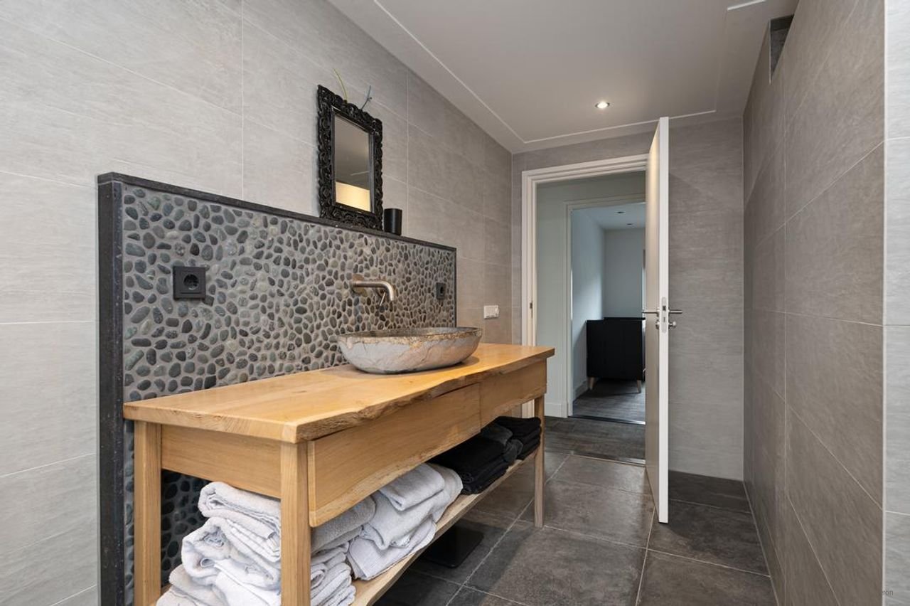 Luxe woning met sauna en buitenbar - Afbeelding 22