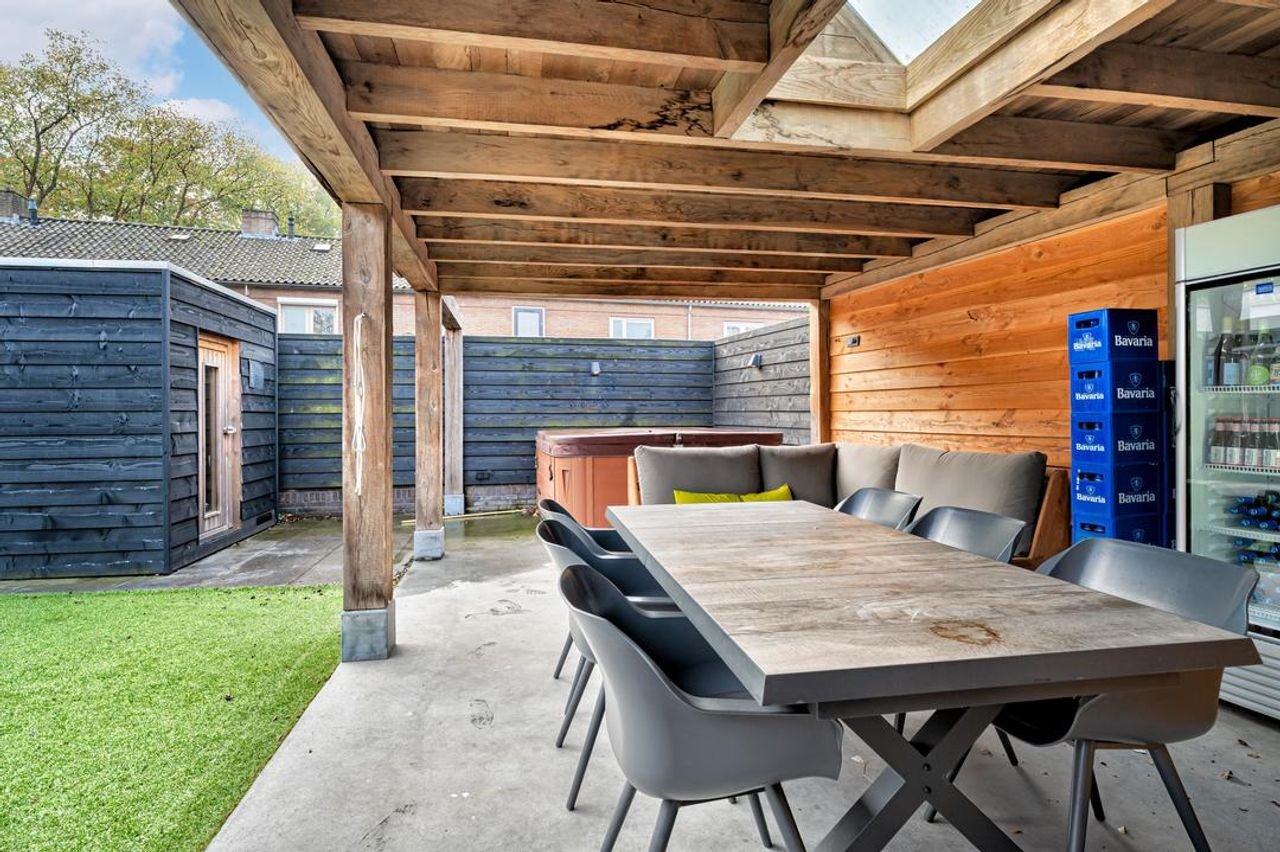 Luxe woning met sauna en buitenbar - Afbeelding 27