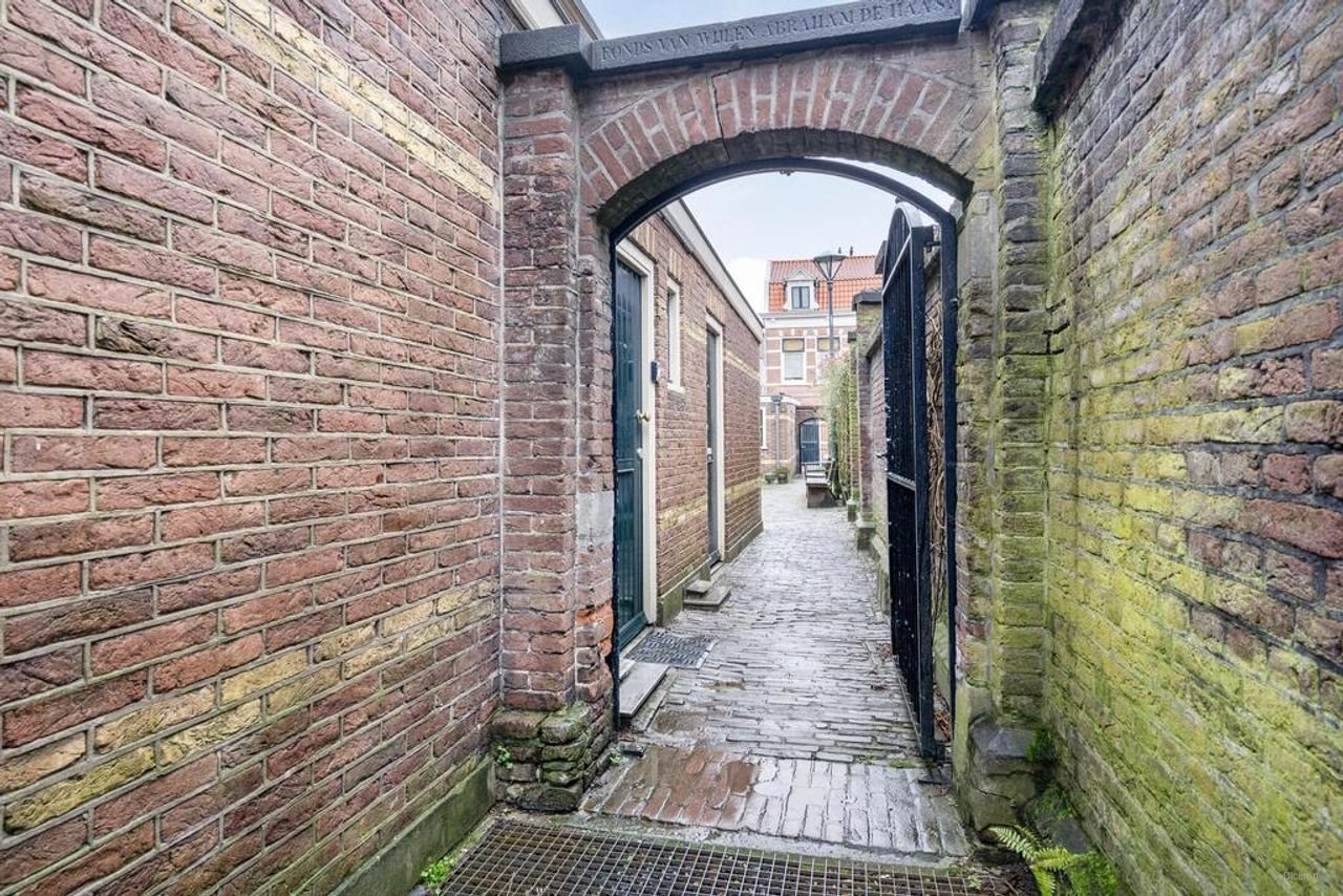 Renovated almshouse (60+) in Haarlem - Image 24