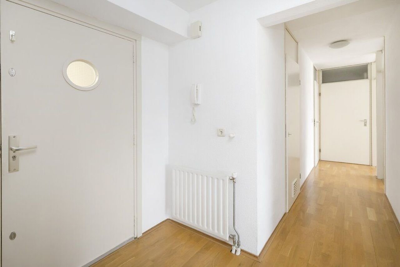 Licht 3-kamerappartement bij Lelylaan - Afbeelding 13
