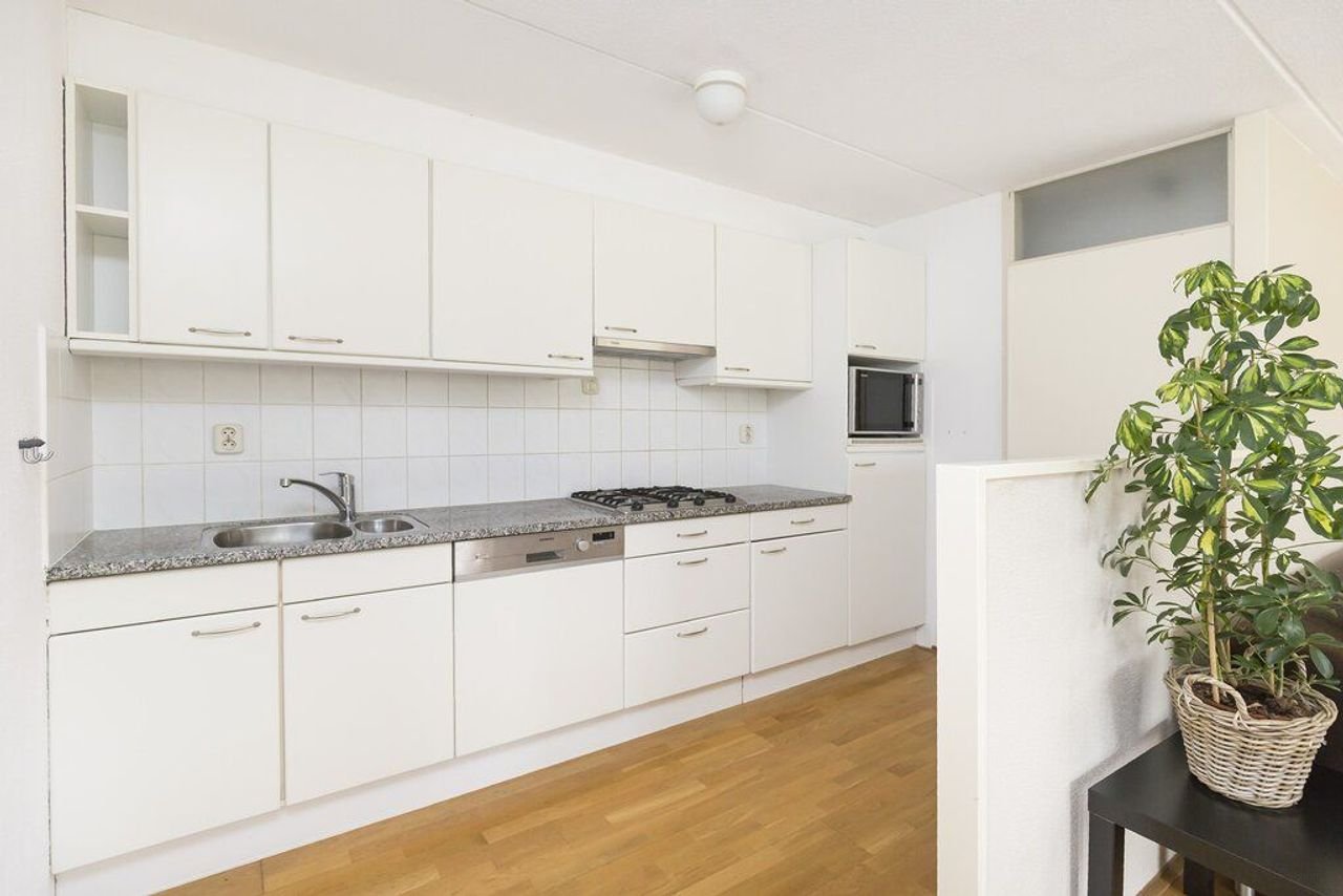 Licht 3-kamerappartement bij Lelylaan - Afbeelding 7