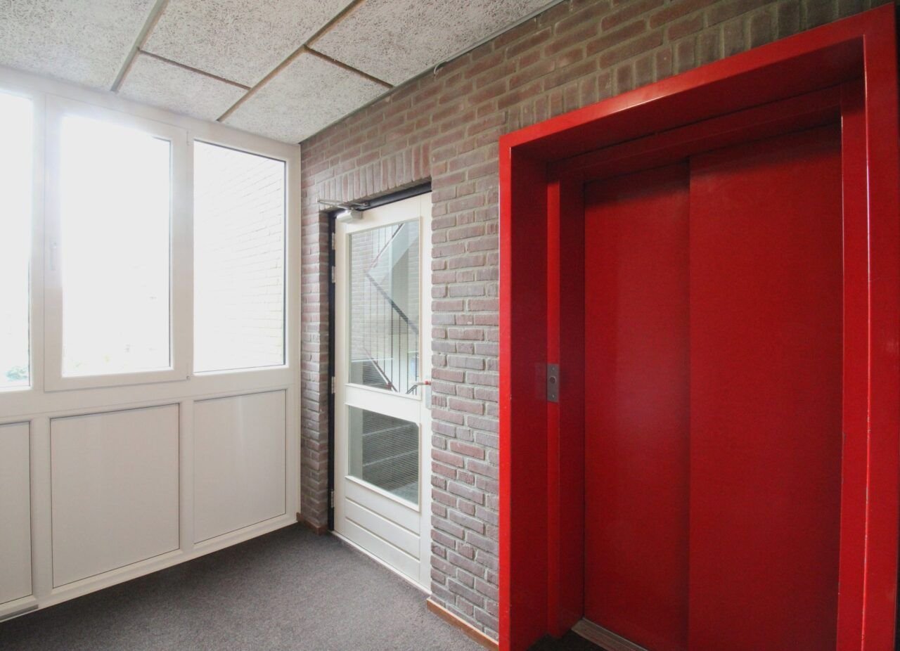 Peaceful living with south-facing balcony - Image 6