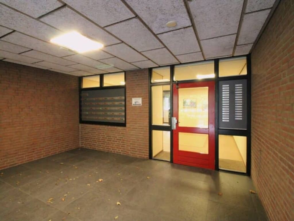 Peaceful living with south-facing balcony - Image 3