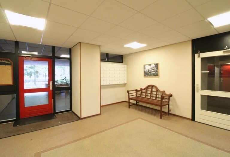 Peaceful living with south-facing balcony - Image 5