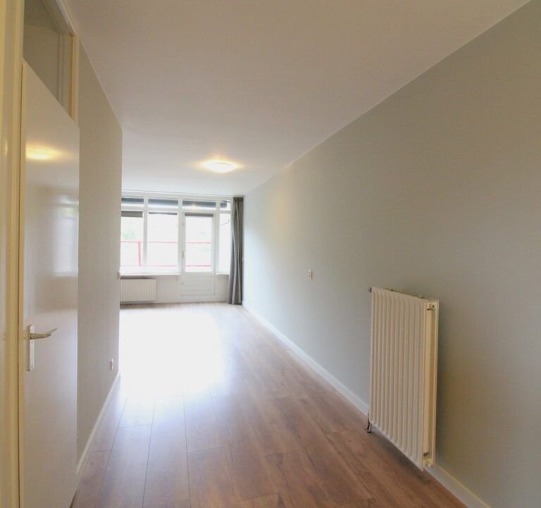 Peaceful living with south-facing balcony - Image 7