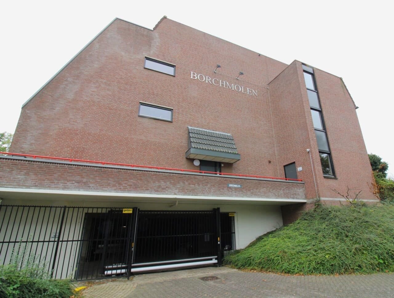 Peaceful living with south-facing balcony - Image 1